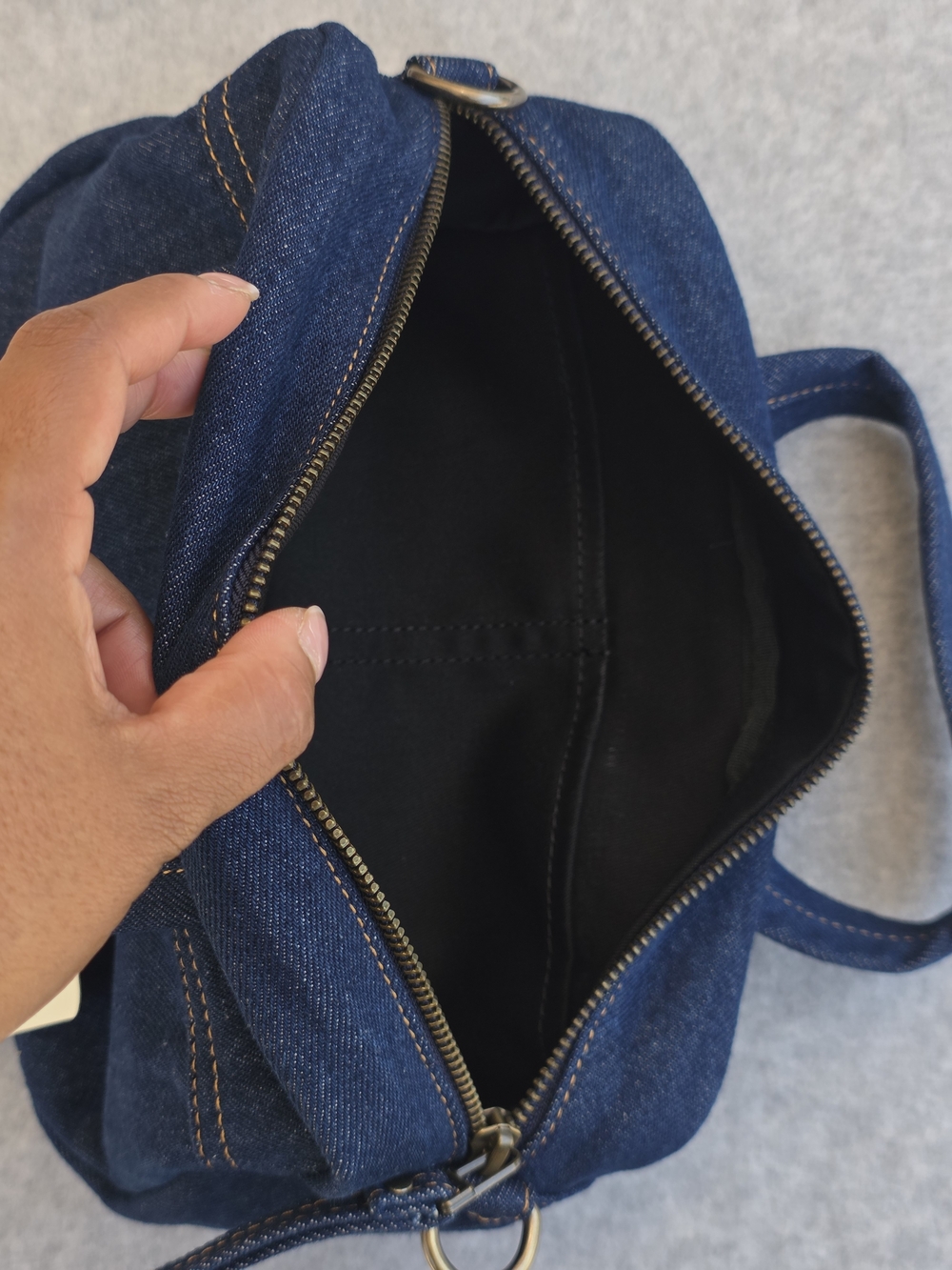 Levi's Women Presley Top Handle Bag in Dark Blue NWT - Picture 9 of 11